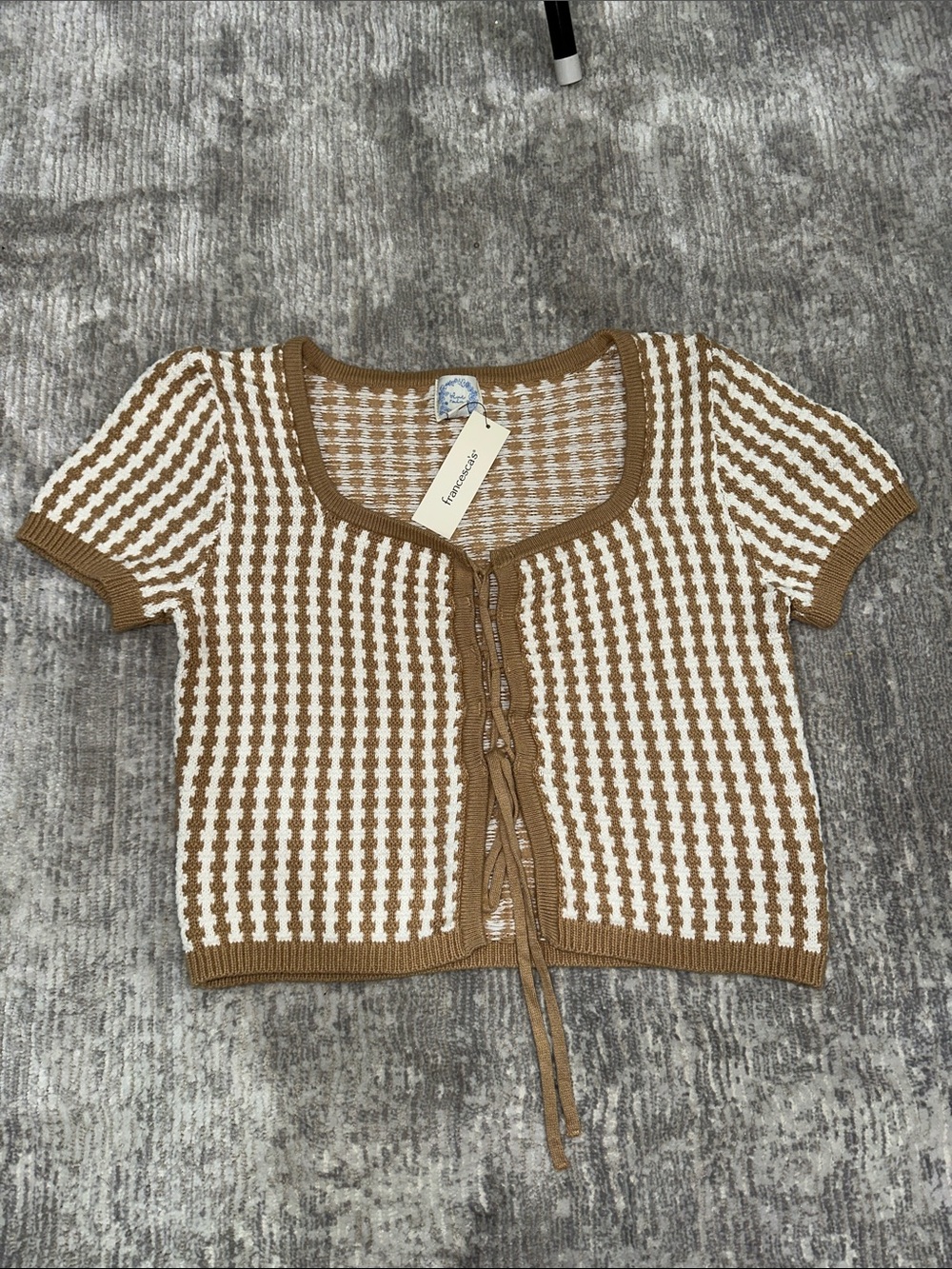 Francesca's Collections Camel & White Short-Sleeve Knit Tie-Front Top